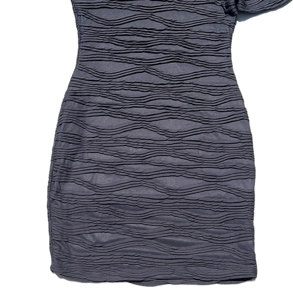 Soprano One Sleeve Textured Ruched Dress Size Medium - Picture 2 of 8